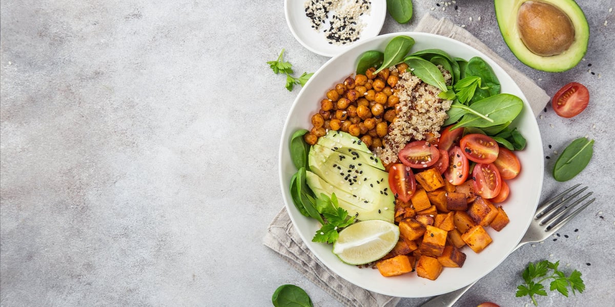 Tips for a balanced vegetarian lunch from the lunch buffet