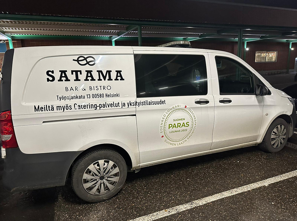 Satama Bar & Bistron catering-auto, jossa Suomen Paras Lounas 2022 -teippaukset